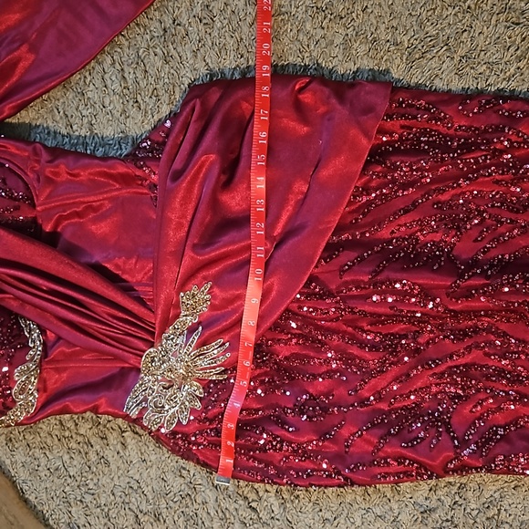 Stunning gown! - Picture 9 of 14